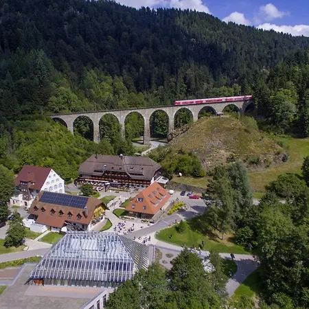 Hotel Hofgut Sternen - Wohnen In Kunst Und Kultur 3*