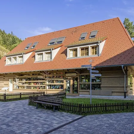 Hofgut Sternen - Wohnen In Kunst Und Kultur