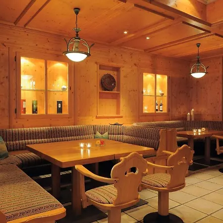 Hotel Hofgut Sternen - Wohnen In Kunst Und Kultur 3*